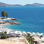 Blue Spacious Sea View Appartement
